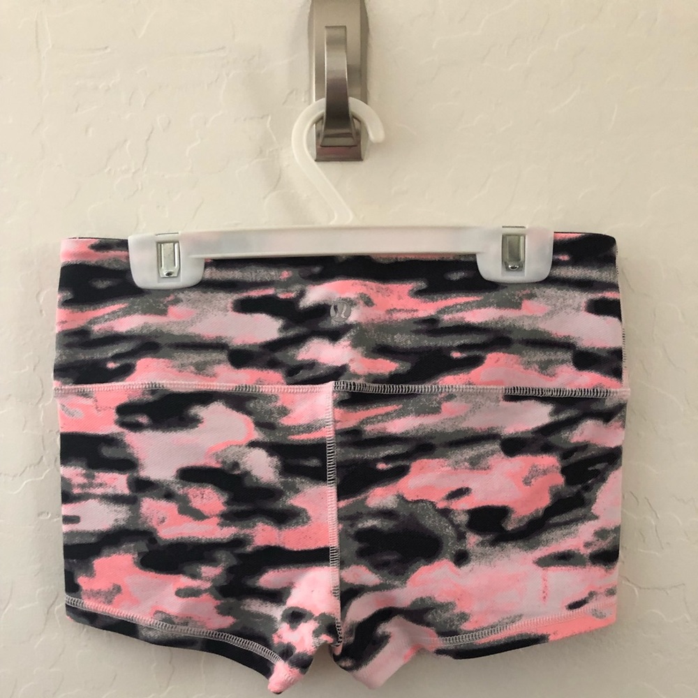 LULULEMON BOOGIE SHORTS